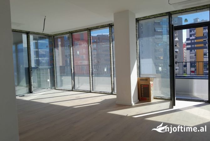 Ambient biznesi me qera 3+1 ne Tirane - 2,000 Euro