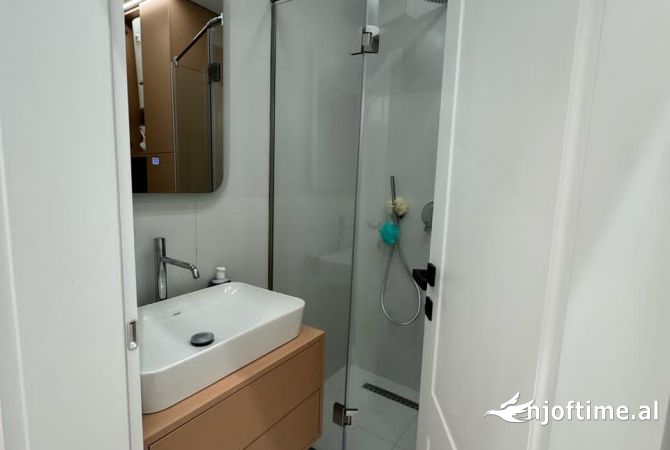 Shtepi me qera Apartament ne Tirane, 1+1, Mobilimi E mobiluar, Pagesa 450  Euro.