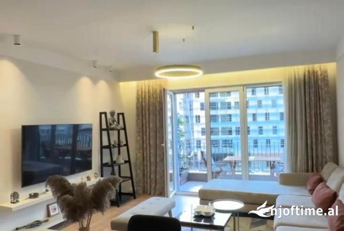 Shtepi me qera 2+1 ne Tirane - 1,400 Euro