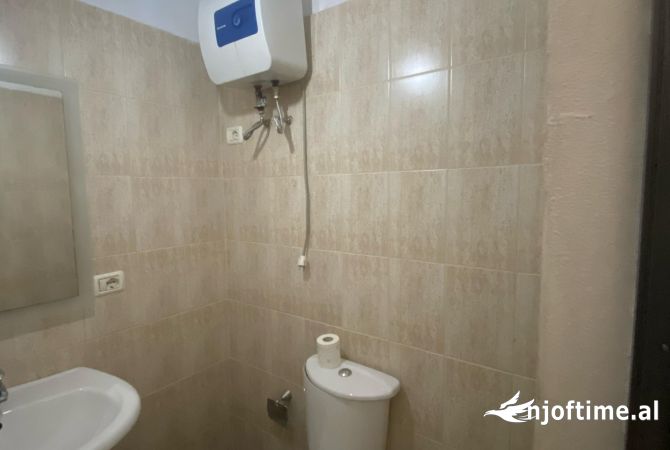 Ambient biznesi me qera 3+1 ne Tirane - 400 Euro