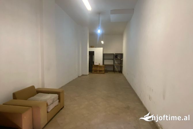 Ambient biznesi me qera 3+1 ne Tirane - 400 Euro