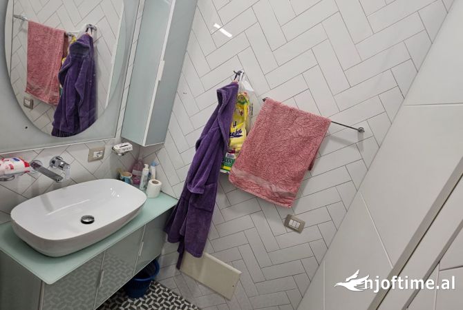 Shtepi me qera Apartament ne Tirane, 1+1, Mobilimi E mobiluar, Pagesa 800  Euro.