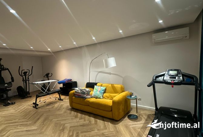 Shtepi me qera 2+1 ne Tirane - 4,000 Euro