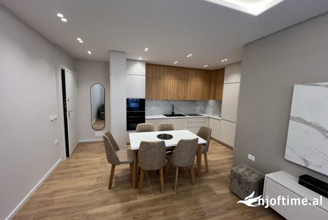 Shtepi me qera 2+1 ne Tirane - 800 Euro