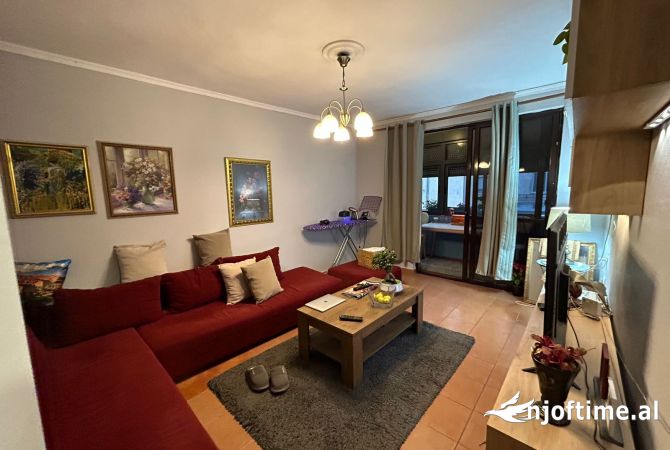 Shtepi ne shitje Apartament ne Tirane, 2+1, Mobilimi E mobiluar, Pagesa 10,200,000  Leke.