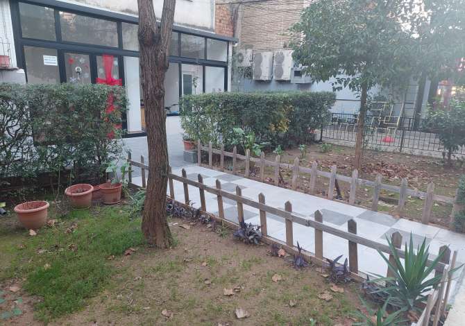 Jepet dyqan me qera perball karburant Kastrati