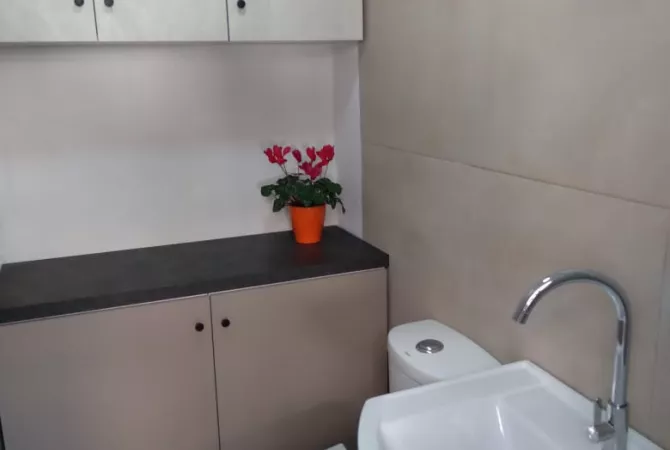 Jepet dyqan me qera perball karburant Kastrati