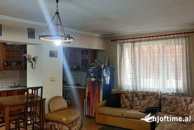 Shtepi me qera 2+1 ne Tirane - 60,000 Leke