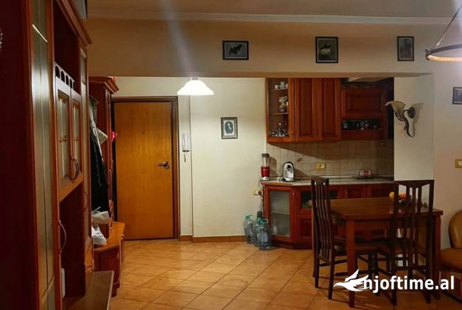 Shtepi me qera 2+1 ne Tirane - 60,000 Leke
