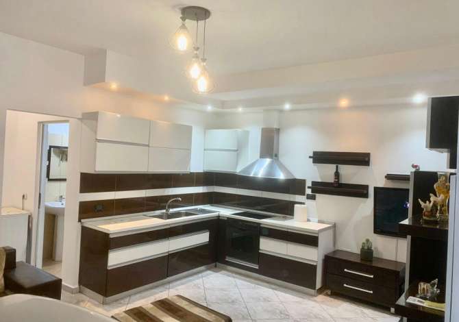 Shtepi me qera 1+1 ne Tirane - 35,000 Leke