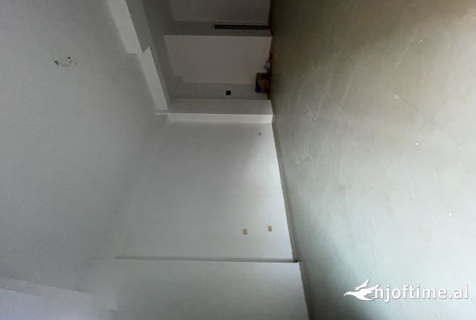 Ambient biznesi me qera 1+1 ne Tirane - 800 Euro