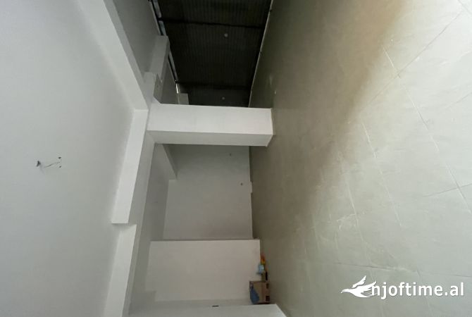 Ambient biznesi me qera 1+1 ne Tirane - 800 Euro