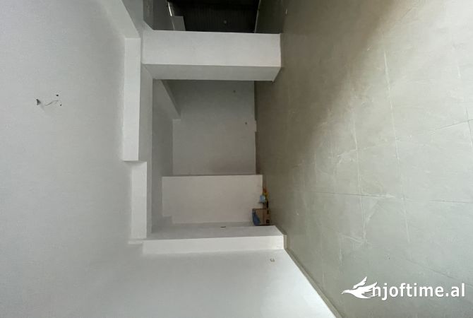 Ambient biznesi me qera 1+1 ne Tirane - 800 Euro