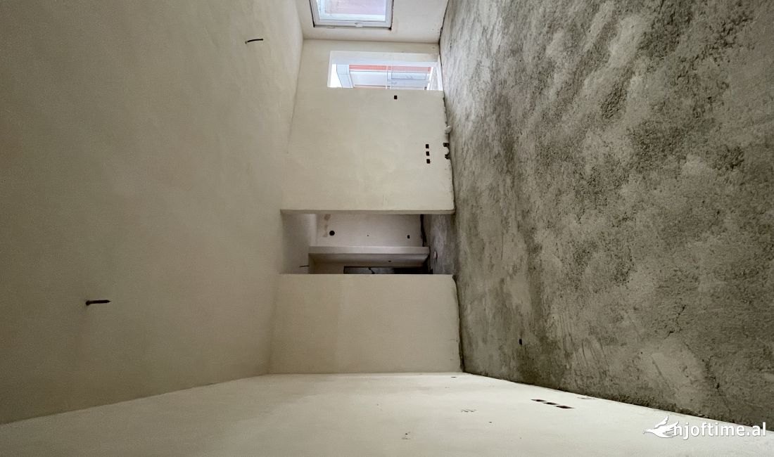 Shtepi ne shitje Apartament ne Tirane, 2+1, Mobilimi Bosh, pa mobiluar, Pagesa 320,000  Euro.