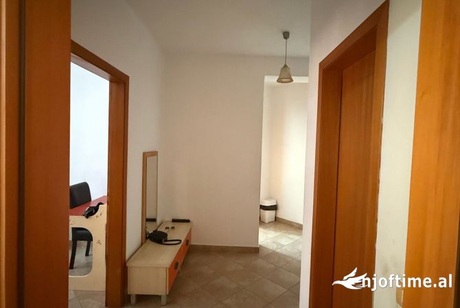 Shtepi me qera 2+1 ne Tirane - 450 Euro