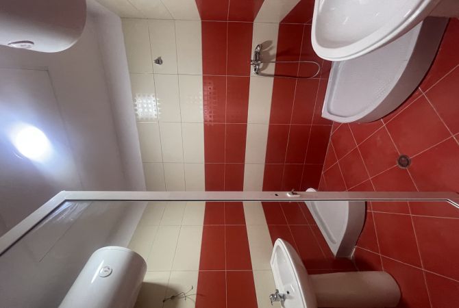 Shtepi me qera Apartament ne Tirane, 2+1, Mobilimi Pjeserisht e mobiluar, Pagesa 400  Euro.