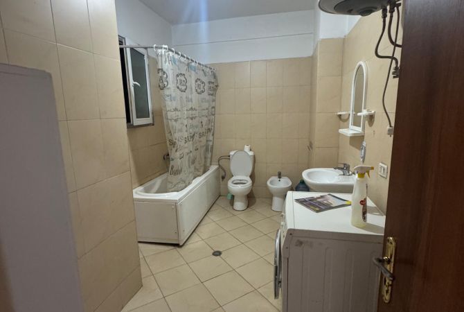 Shtepi ne shitje Apartament ne Tirane, 2+1, Mobilimi E mobiluar, Pagesa 115,000  Euro.