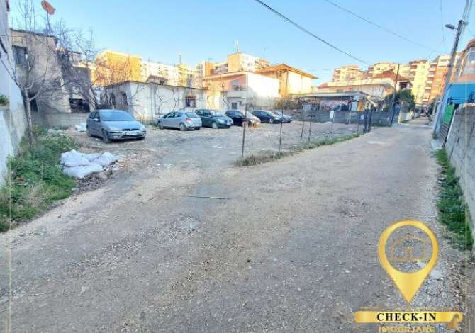 Truall ose Toke  ne Tirane - 120,000 Euro