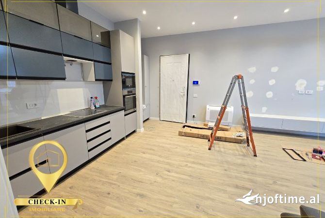 Shtepi me qera 2+1 ne Tirane - 1,400 Euro