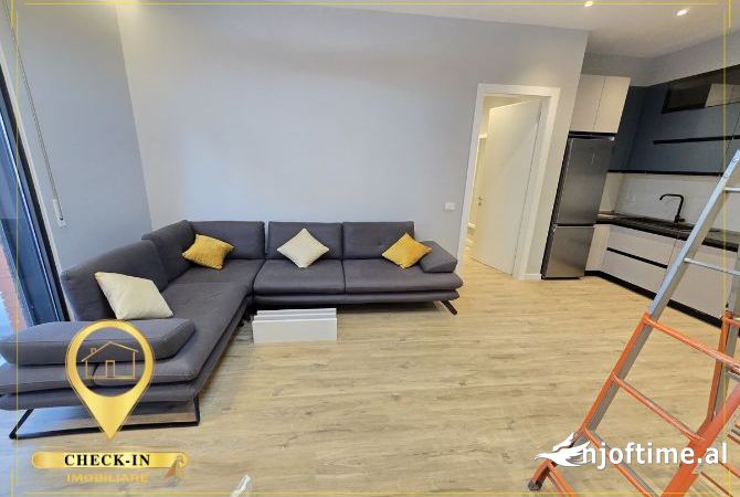 Shtepi me qera 2+1 ne Tirane - 1,400 Euro