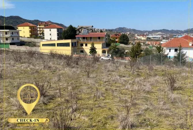 Truall ose Toke ne Tirane - 700,000 Euro