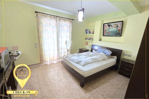 Shtepi ne shitje Duplex(shtepi me 2 kate) ne Tirane, 4+1, Mobilimi E mobiluar, Pagesa 324,000  Euro.