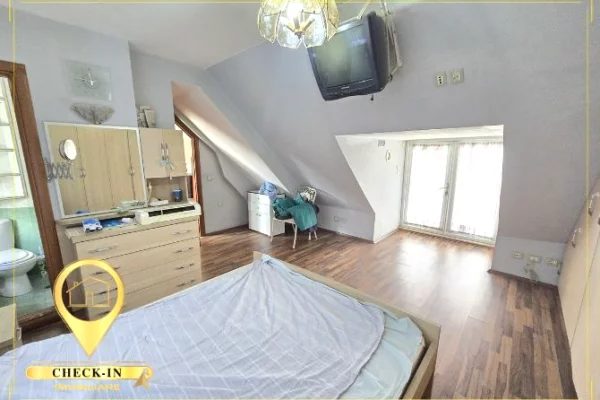 Shtepi ne shitje Duplex(shtepi me 2 kate) ne Tirane, 4+1, Mobilimi E mobiluar, Pagesa 324,000  Euro.