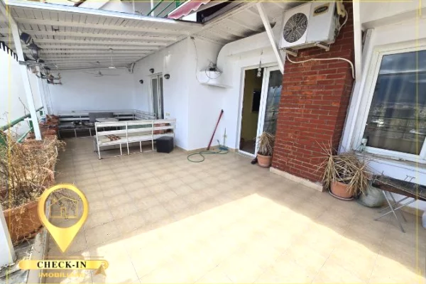 Shtepi ne shitje Duplex(shtepi me 2 kate) ne Tirane, 4+1, Mobilimi E mobiluar, Pagesa 324,000  Euro.