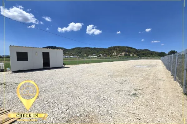 Ambiente Commerciale in Affitto 4+1 a Tirana - 600 Euro