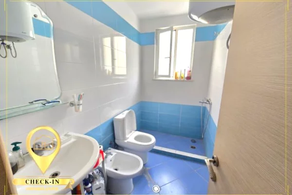 Shtepi ne shitje Papafingo(kati i catise) ne Tirane, 2+1, Mobilimi E mobiluar, Pagesa 270,000  Euro.