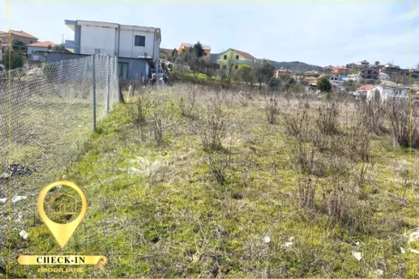 Truall ose Toke ne Tirane - 700,000 Euro