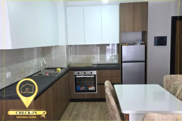 Jepet me qera apartament 2+1 me post parkimi tek Univers City