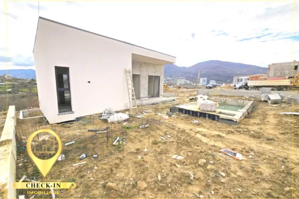 Luxury villas for sale in Tirana 3+1, Emty