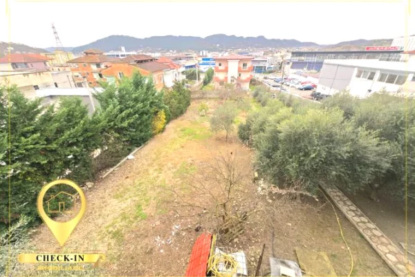 Jepet me qera godine + toke afer Varrezave te Sharres