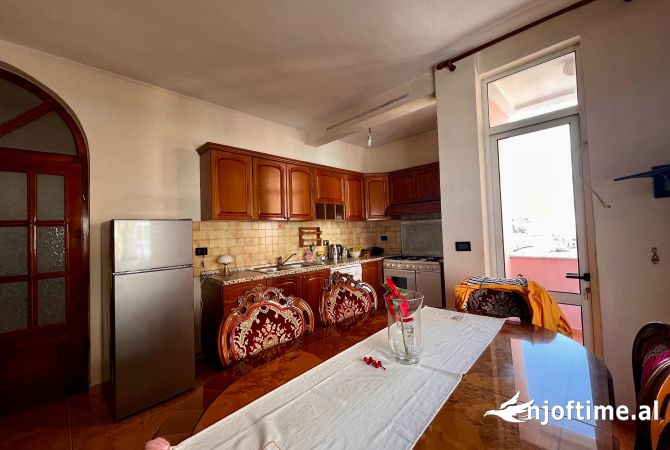 Shtepi me qera Apartament ne Tirane, 2+1, Mobilimi E mobiluar, Pagesa 500  Euro.