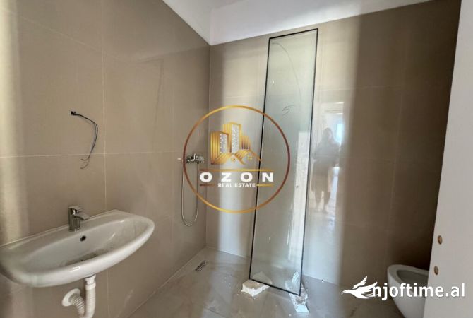 Shtepi ne shitje Apartament ne Tirane, 2+1, Mobilimi Bosh, pa mobiluar, Pagesa 122,940  Euro.