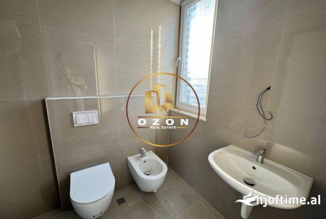 Shtepi ne shitje Apartament ne Tirane, 2+1, Mobilimi Bosh, pa mobiluar, Pagesa 122,940  Euro.
