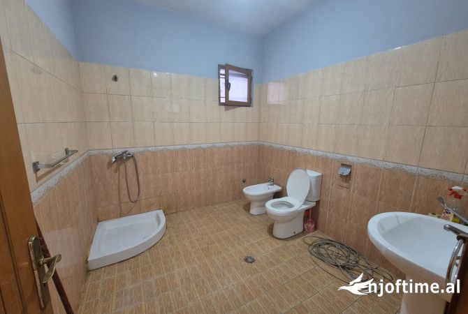 Shtepi me qera Shtepi Private ne Tirane, 3+1, Mobilimi E mobiluar, Pagesa 500  Euro.