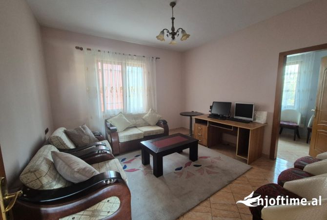 Shtepi me qera Shtepi Private ne Tirane, 3+1, Mobilimi E mobiluar, Pagesa 500  Euro.