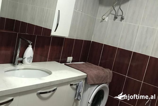 Shtepi me qera Apartament ne Tirane, 2+1, Mobilimi E mobiluar, Pagesa 750  Euro.