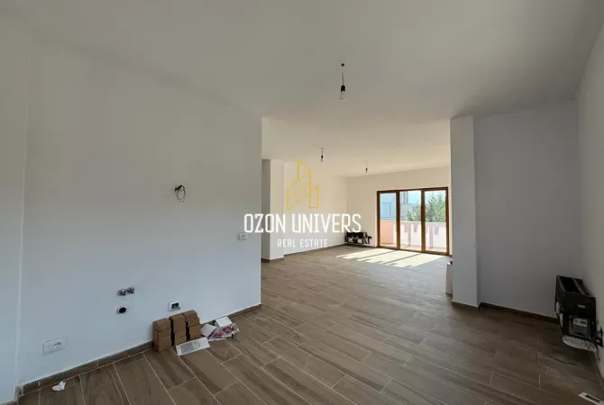 Shtepi me qera Apartament ne Tirane, 6+1, Mobilimi Bosh, pa mobiluar, Pagesa 4,500  Euro.