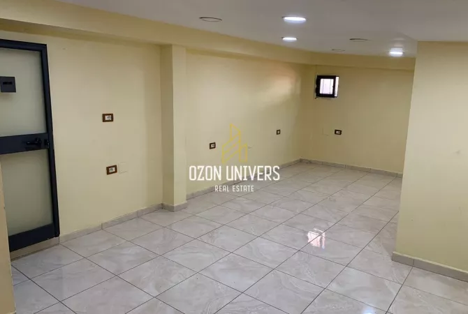 Ambiente Commerciale in Affitto 3+1 a Tirana - 450 Euro