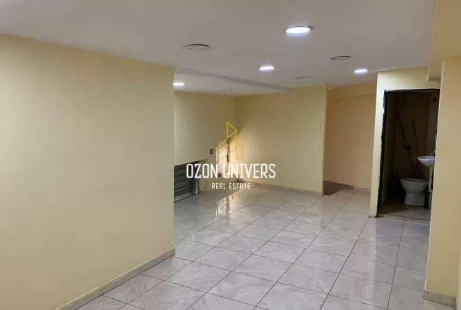 Ambiente Commerciale in Affitto 3+1 a Tirana - 450 Euro