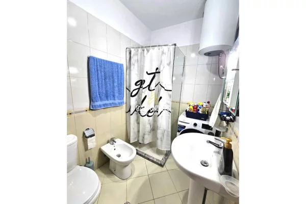 Shtepi me qera Apartament ne Tirane, 1+1, Mobilimi E mobiluar, Pagesa 40,000  Leke.