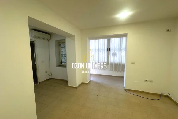 Ambient biznesi me qera 3+1 ne Tirane - 400 Euro