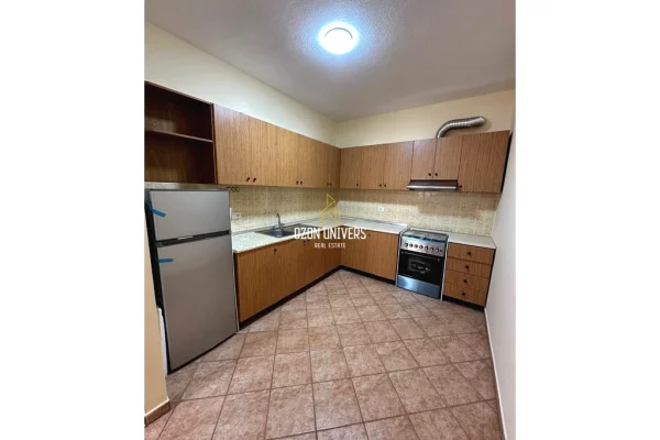 Ambient biznesi me qera 3+1 ne Tirane - 60,000 Leke