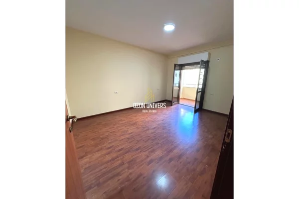 Jepet me qira apartament 2+1+2, tek Komuna e Parisit!