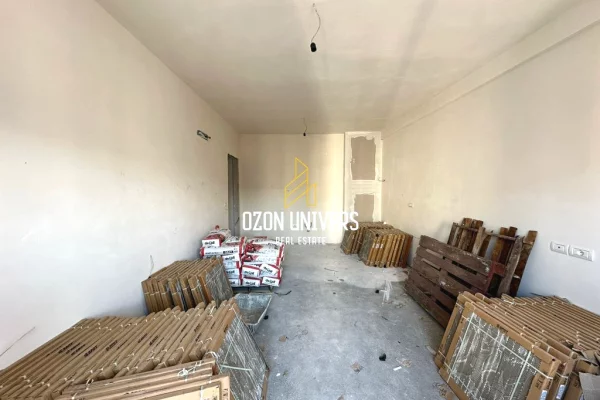 Apartament 2+1+verandë për shitje në Paskuqan !