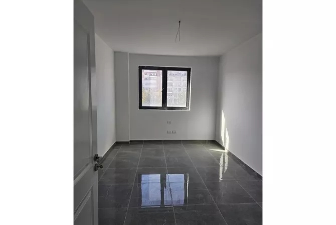 Ambient per Zyre me Qira + Post Parkimi – Future Home Residence, Astir