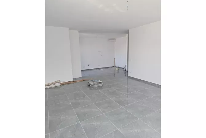 Ambient per Zyre me Qira + Post Parkimi – Future Home Residence, Astir